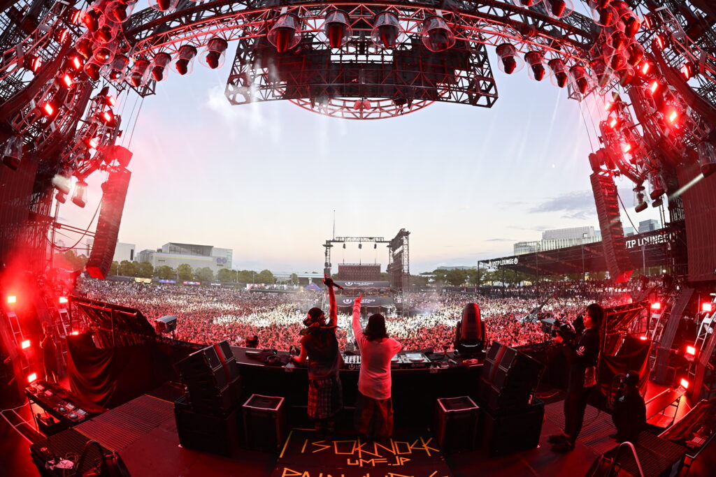 【フェス知識】DJ同士のコラボ「B2B」ってなに？ 音楽知識なしの初心者こそ見るべき理由を徹底解説