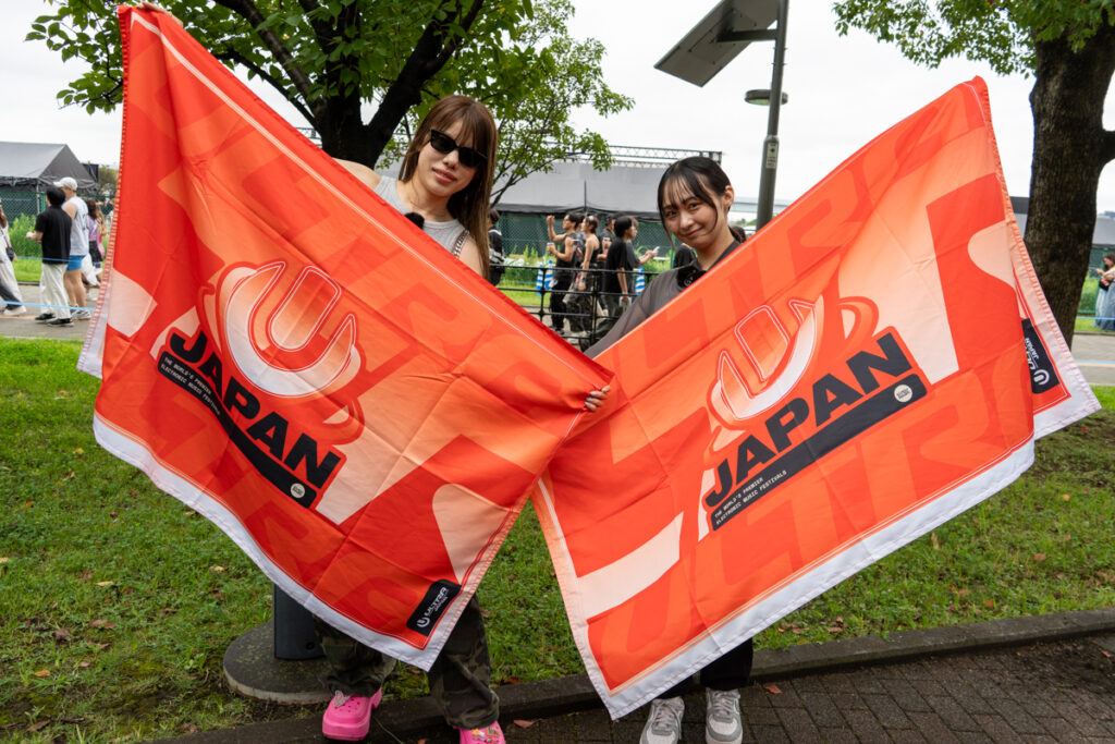雨でも盛り上がる！ULTRA JAPAN 2026来場者に聞いた「雨の日の楽しみ方」